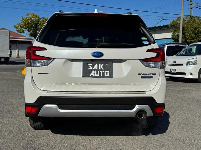 フォレスター アドバンス　１年間走行距離無制限保証　ワンオーナー　禁煙車　サンルーフ　ルーフレール　茶革シート　パワーバックドア　デジタルインナーミラー　　純正８型ナビ　バックカメラ　サイドカメラ　ＬＥＤヘッドライト（12枚目）