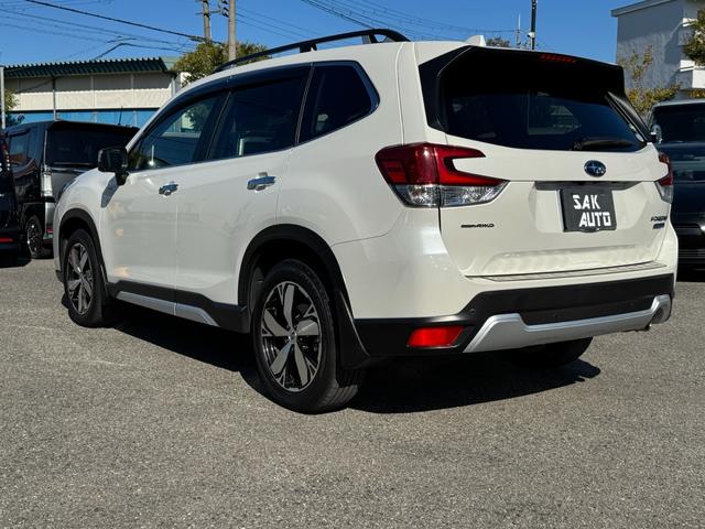 フォレスター アドバンス　１年間走行距離無制限保証　ワンオーナー　禁煙車　サンルーフ　ルーフレール　茶革シート　パワーバックドア　デジタルインナーミラー　　純正８型ナビ　バックカメラ　サイドカメラ　ＬＥＤヘッドライト（13枚目）