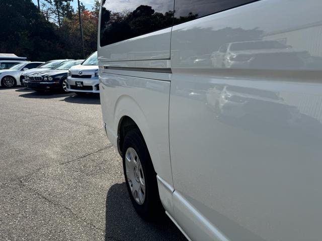 ハイエースバン ロングDX GLパッケージ 法人ワンオーナー ディーゼルターボ LEDヘッドライト パイオニアディスプレイオーディオ バックカメラ 助手席エアバッグ キーレス 令和5年11月197316km時タイミングベルト交換済み(17枚目)