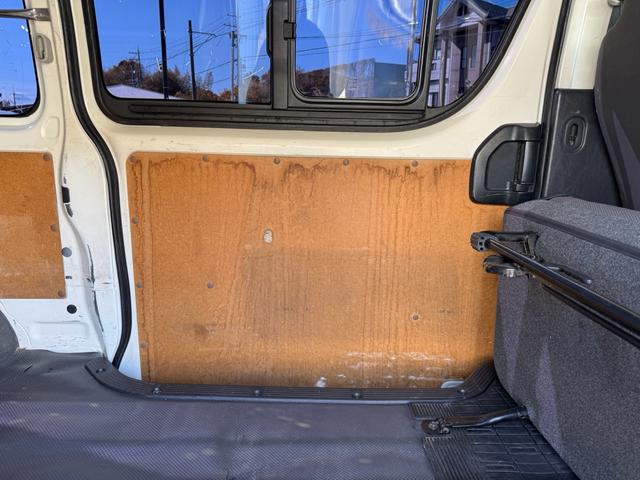 ハイエースバン ロングDX GLパッケージ 法人ワンオーナー ディーゼルターボ LEDヘッドライト パイオニアディスプレイオーディオ バックカメラ 助手席エアバッグ キーレス 令和5年11月197316km時タイミングベルト交換済み(61枚目)