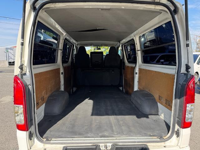 ハイエースバン ロングDX GLパッケージ 法人ワンオーナー ディーゼルターボ LEDヘッドライト パイオニアディスプレイオーディオ バックカメラ 助手席エアバッグ キーレス 令和5年11月197316km時タイミングベルト交換済み(62枚目)