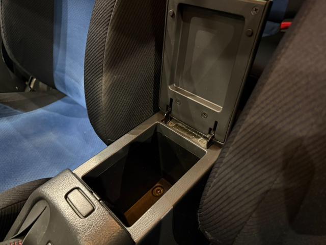 インプレッサ WRX STiリミテッド スバルAWD30周年記念モデル/Eg吸気効率UP/専用ECU/STIゲノムマフラー・3連追加メーター/リミテッド専用エアロパーツ/ファイナルスピード17AW/HDDナビ/CD/DVD/MD(28枚目)