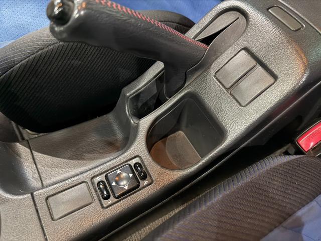 インプレッサ WRX STiリミテッド スバルAWD30周年記念モデル/Eg吸気効率UP/専用ECU/STIゲノムマフラー・3連追加メーター/リミテッド専用エアロパーツ/ファイナルスピード17AW/HDDナビ/CD/DVD/MD(29枚目)