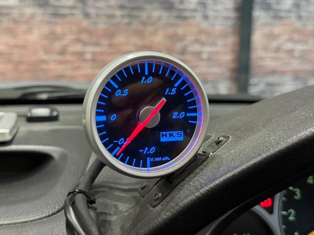 インプレッサ WRX STi HKSリーガマックスマフラー/HKSブースト計/HDDナビ/ターボタイマー/ETC/HIDヘッドライト/純正17インチアルミ/リモコンキー/AWD/6速マニュアル/ボクサーサウンド(28枚目)