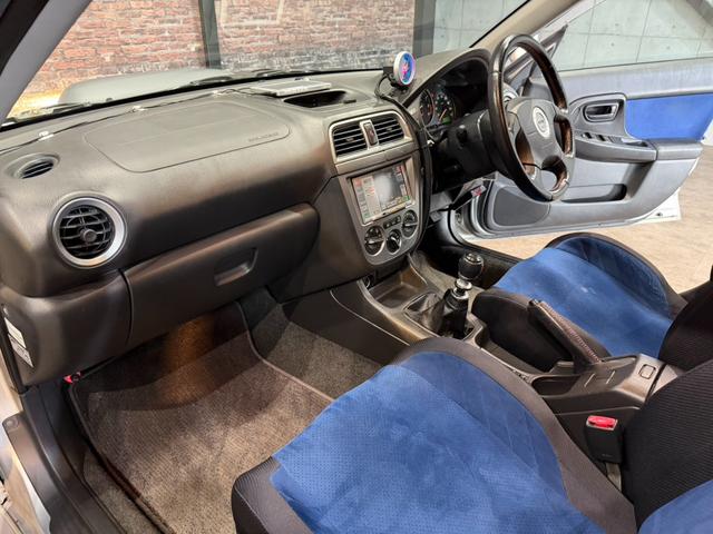 インプレッサ WRX STi HKSリーガマックスマフラー/HKSブースト計/HDDナビ/ターボタイマー/ETC/HIDヘッドライト/純正17インチアルミ/リモコンキー/AWD/6速マニュアル/ボクサーサウンド(31枚目)