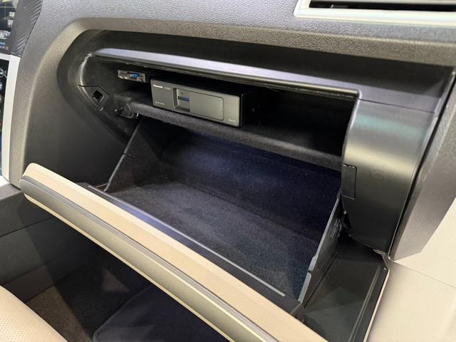 エクスプローラー スポーツ 米国限定 上級グレード/3.5L・V6ツインターボ/SPORT専用パーツ/エアクリ/ナビ/BT/TV/CD/レザーシート/シートヒーター・AC/電動シート/前横後カメラ/純正20AW/ローダウン(33枚目)