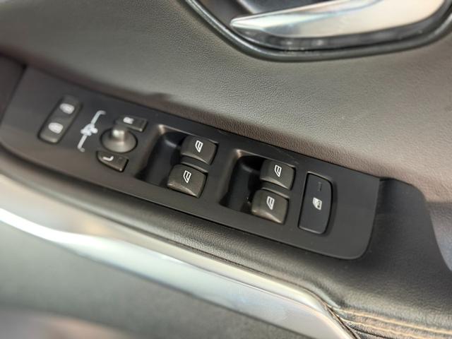 V40 T5 Rデザイン ガラスルーフ/純正18AW/純正ナビ/フルセグ/CD/DVD/HDD/BT/USB/ブラインドスポット/パーキングアシスト/エマブレ/ACC/レーンキープ/ハーフレザーシート/シートヒーター/Bカメラ(31枚目)