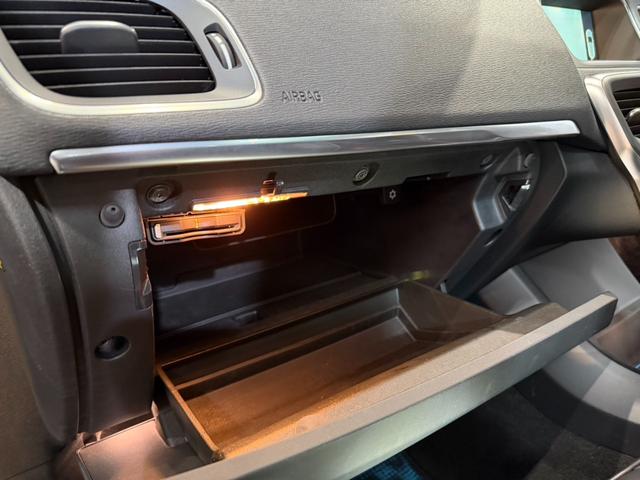 V40 T5 Rデザイン ガラスルーフ/純正18AW/純正ナビ/フルセグ/CD/DVD/HDD/BT/USB/ブラインドスポット/パーキングアシスト/エマブレ/ACC/レーンキープ/ハーフレザーシート/シートヒーター/Bカメラ(33枚目)