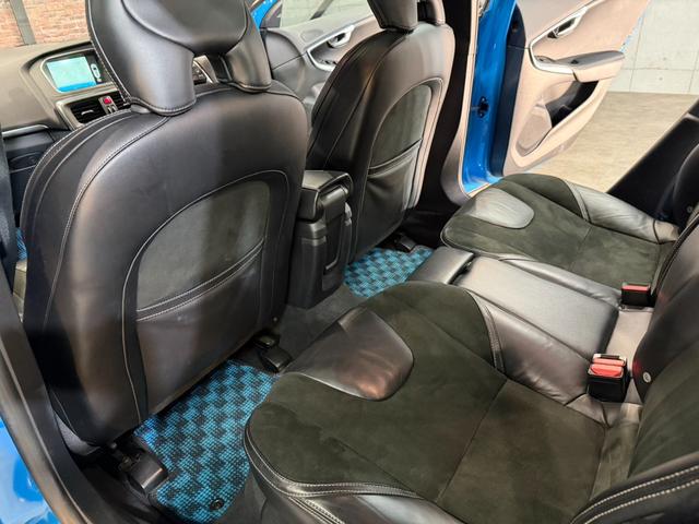 V40 T5 Rデザイン ガラスルーフ/純正18AW/純正ナビ/フルセグ/CD/DVD/HDD/BT/USB/ブラインドスポット/パーキングアシスト/エマブレ/ACC/レーンキープ/ハーフレザーシート/シートヒーター/Bカメラ(35枚目)