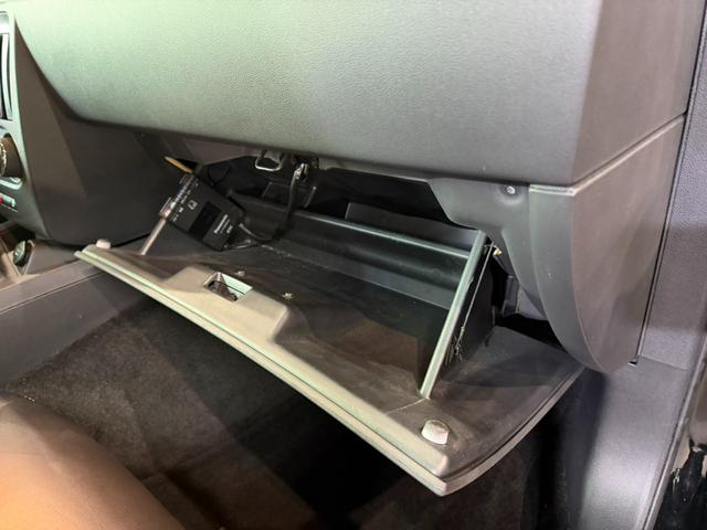 ダッジ・チャレンジャー Ｒ／Ｔ　５．７リッターＨＥＭＩＶ８エンジン／６速マニュアルミッション／ＭＯＰＡＲコールドエアインテーク／純正２０インチＡＷ／クルコン／黒革シート／電動シート／スマートキー／カロッツェリアＣＤオーディオ／ＥＴＣ（29枚目）