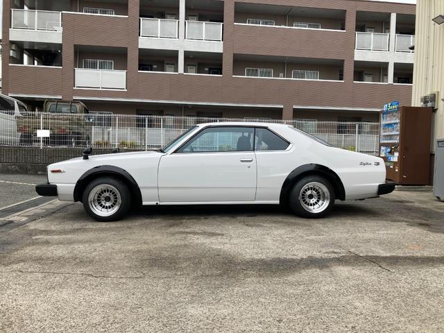 スカイライン 　ＧＴ　ＥＳターボ　ジャパン／前期仕様／社外マフラー／前後車高調／フォーカスレーシング１４インチアルミ／社外ＦＲＰボンネット／社外オーバーフェンダー／（8枚目）