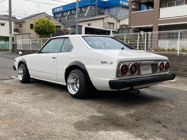 スカイライン 　ＧＴ　ＥＳターボ　ジャパン／前期仕様／社外マフラー／前後車高調／フォーカスレーシング１４インチアルミ／社外ＦＲＰボンネット／社外オーバーフェンダー／（9枚目）