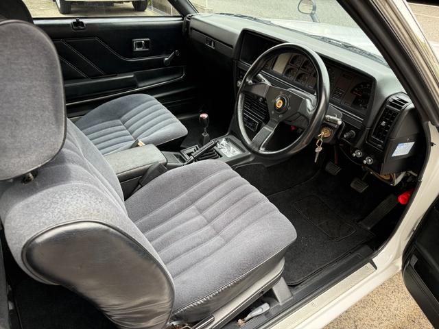 スカイライン 　ＧＴ　ＥＳターボ　ジャパン／前期仕様／社外マフラー／前後車高調／フォーカスレーシング１４インチアルミ／社外ＦＲＰボンネット／社外オーバーフェンダー／（17枚目）