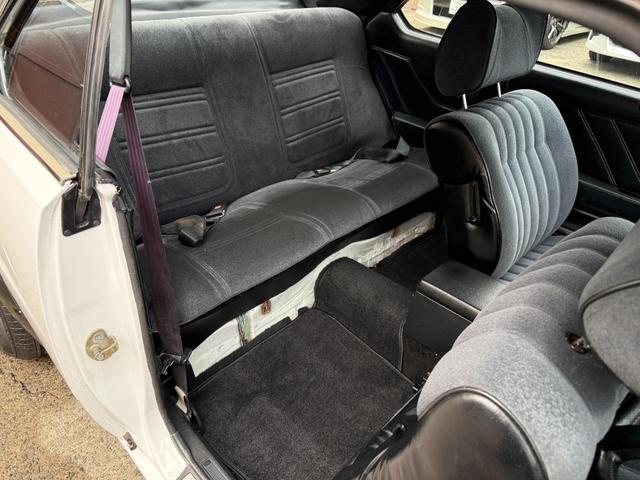 スカイライン 　ＧＴ　ＥＳターボ　ジャパン／前期仕様／社外マフラー／前後車高調／フォーカスレーシング１４インチアルミ／社外ＦＲＰボンネット／社外オーバーフェンダー／（36枚目）