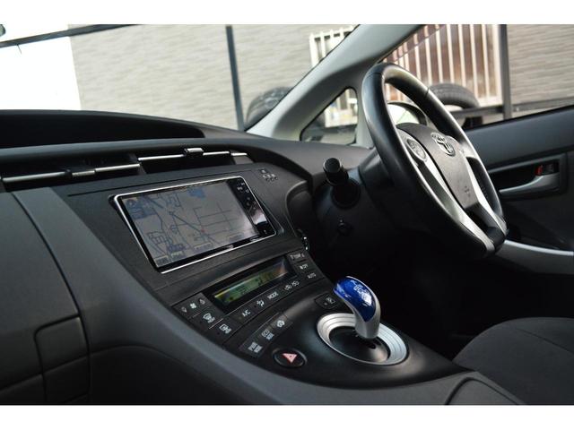 プリウス Ｓツーリングセレクション　１年間走行距離無制限保証付　ＮＨＤＴ－Ｗ５９Ｇナビ　ワンセグ　Ｂｌｕｅｔｏｏｔｈ　１７インチＡＷ　フロントフォグ　オートエアコン　後席アームレスト　スマートキー　ＥＴＣ（14枚目）