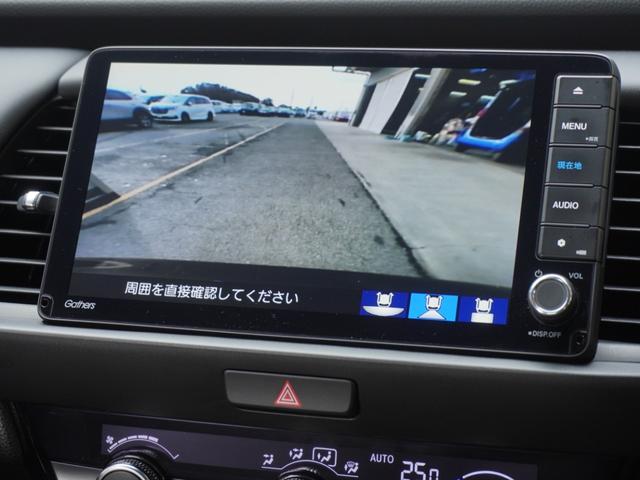 フィット ｅ：ＨＥＶホームブラックスタイル　デモカー　９インチナビ　ＢＬＡＣＫＳＴＹＬＥ専用１５インチアルミホイール　バックカメラ　ドラレコ　ＥＴＣ　アダプティブクルーズコントロール　　ＬＥＤヘッドライト　衝突被害軽減ブレーキ　禁煙車（4枚目）