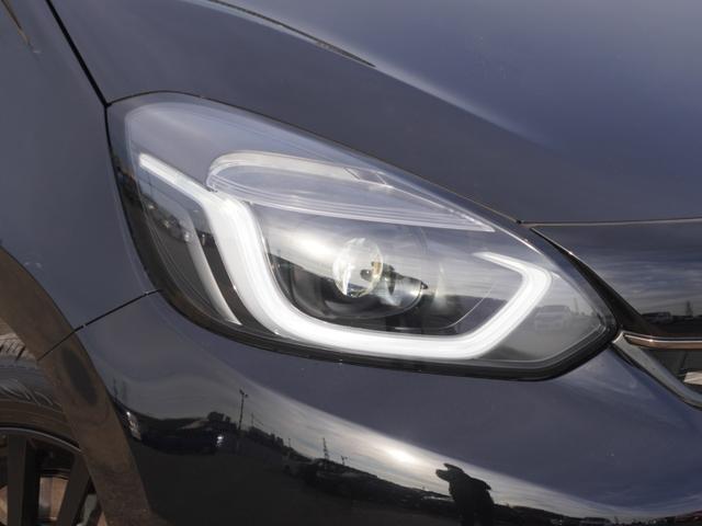 フィット ｅ：ＨＥＶホームブラックスタイル　デモカー　９インチナビ　ＢＬＡＣＫＳＴＹＬＥ専用１５インチアルミホイール　バックカメラ　ドラレコ　ＥＴＣ　アダプティブクルーズコントロール　　ＬＥＤヘッドライト　衝突被害軽減ブレーキ　禁煙車（29枚目）