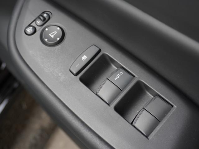 フィット ｅ：ＨＥＶホームブラックスタイル　デモカー　９インチナビ　ＢＬＡＣＫＳＴＹＬＥ専用１５インチアルミホイール　バックカメラ　ドラレコ　ＥＴＣ　アダプティブクルーズコントロール　　ＬＥＤヘッドライト　衝突被害軽減ブレーキ　禁煙車（40枚目）