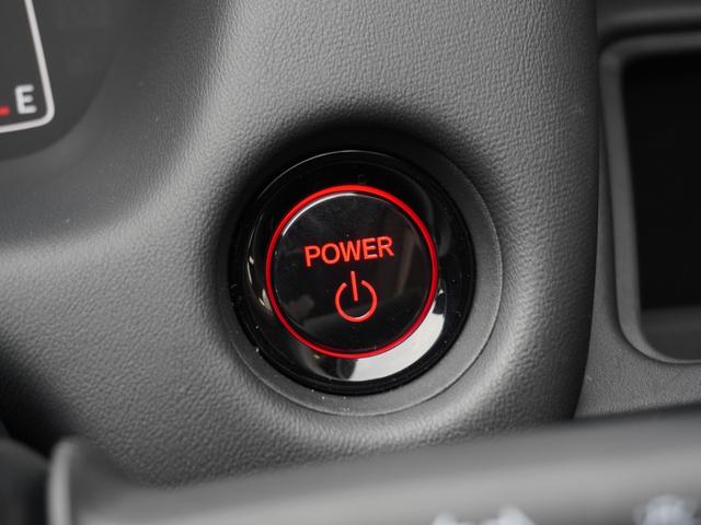 フィット ｅ：ＨＥＶホームブラックスタイル　デモカー　９インチナビ　ＢＬＡＣＫＳＴＹＬＥ専用１５インチアルミホイール　バックカメラ　ドラレコ　ＥＴＣ　アダプティブクルーズコントロール　　ＬＥＤヘッドライト　衝突被害軽減ブレーキ　禁煙車（43枚目）