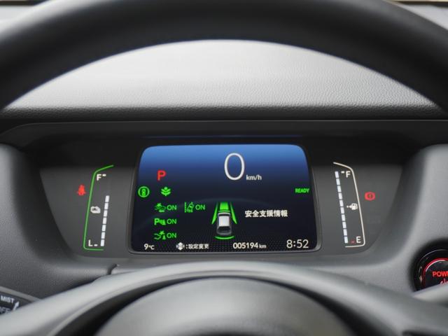 フィット ｅ：ＨＥＶホームブラックスタイル　デモカー　９インチナビ　ＢＬＡＣＫＳＴＹＬＥ専用１５インチアルミホイール　バックカメラ　ドラレコ　ＥＴＣ　アダプティブクルーズコントロール　　ＬＥＤヘッドライト　衝突被害軽減ブレーキ　禁煙車（44枚目）