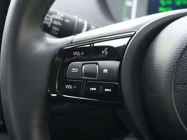 フィット ｅ：ＨＥＶホームブラックスタイル　デモカー　９インチナビ　ＢＬＡＣＫＳＴＹＬＥ専用１５インチアルミホイール　バックカメラ　ドラレコ　ＥＴＣ　アダプティブクルーズコントロール　　ＬＥＤヘッドライト　衝突被害軽減ブレーキ　禁煙車（45枚目）