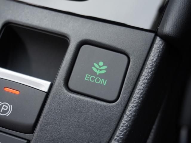 フィット ｅ：ＨＥＶホームブラックスタイル　デモカー　９インチナビ　ＢＬＡＣＫＳＴＹＬＥ専用１５インチアルミホイール　バックカメラ　ドラレコ　ＥＴＣ　アダプティブクルーズコントロール　　ＬＥＤヘッドライト　衝突被害軽減ブレーキ　禁煙車（50枚目）