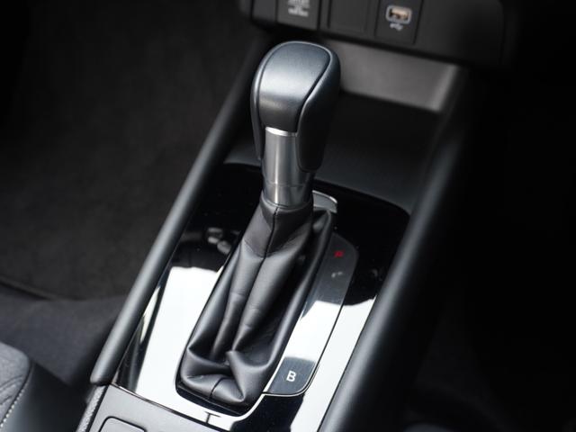 フィット ｅ：ＨＥＶホームブラックスタイル　デモカー　９インチナビ　ＢＬＡＣＫＳＴＹＬＥ専用１５インチアルミホイール　バックカメラ　ドラレコ　ＥＴＣ　アダプティブクルーズコントロール　　ＬＥＤヘッドライト　衝突被害軽減ブレーキ　禁煙車（51枚目）