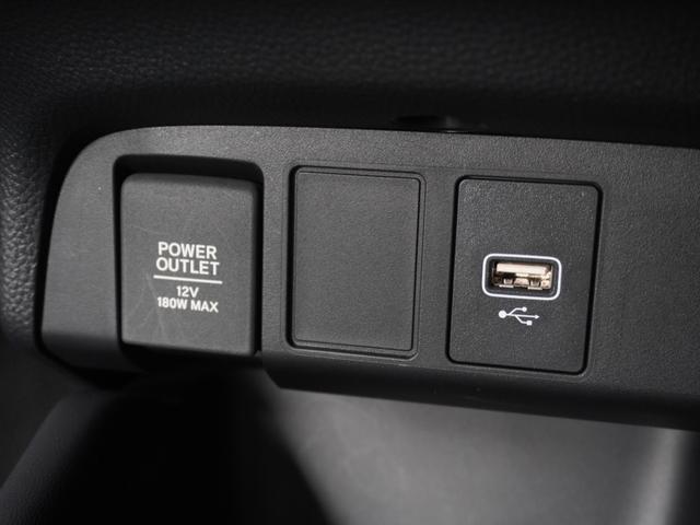 フィット ｅ：ＨＥＶホームブラックスタイル　デモカー　９インチナビ　ＢＬＡＣＫＳＴＹＬＥ専用１５インチアルミホイール　バックカメラ　ドラレコ　ＥＴＣ　アダプティブクルーズコントロール　　ＬＥＤヘッドライト　衝突被害軽減ブレーキ　禁煙車（52枚目）