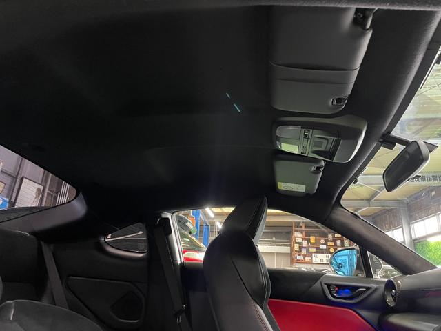 ＧＲ８６ ＲＺ　ＴＯＭＳマフラー　９型ナビ　フルセグ　バックカメラ　ＥＴＣ　ブルートゥース　ＵＳＢ入力　オートクルーズ　オートライト　ＬＥＤヘッド　シートヒーター　純１８アルミ　社外リアスポイラー　ワンオーナー　禁煙（23枚目）