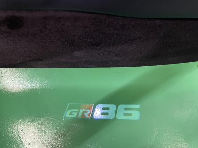 ＧＲ８６ ＲＺ　ＴＯＭＳマフラー　９型ナビ　フルセグ　バックカメラ　ＥＴＣ　ブルートゥース　ＵＳＢ入力　オートクルーズ　オートライト　ＬＥＤヘッド　シートヒーター　純１８アルミ　社外リアスポイラー　ワンオーナー　禁煙（56枚目）