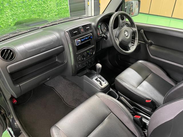 ジムニー クロスアドベンチャーＸＣ　パートタイム４ＷＤ　ターボチャージャー　ＦＭ／ＡＭラジオ　ＣＤ再生可　フォグランプ　キーレスエントリー　ハーフレザーシート　シートヒータ　純１６アルミ　電格ミラー　Ａ／Ｃ　本革ステア　禁煙　１オーナー（16枚目）