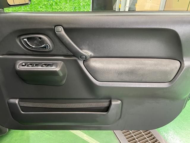 ジムニー クロスアドベンチャーＸＣ　パートタイム４ＷＤ　ターボチャージャー　ＦＭ／ＡＭラジオ　ＣＤ再生可　フォグランプ　キーレスエントリー　ハーフレザーシート　シートヒータ　純１６アルミ　電格ミラー　Ａ／Ｃ　本革ステア　禁煙　１オーナー（37枚目）