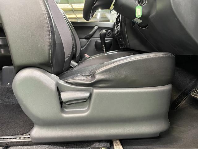 ジムニー クロスアドベンチャーＸＣ　パートタイム４ＷＤ　ターボチャージャー　ＦＭ／ＡＭラジオ　ＣＤ再生可　フォグランプ　キーレスエントリー　ハーフレザーシート　シートヒータ　純１６アルミ　電格ミラー　Ａ／Ｃ　本革ステア　禁煙　１オーナー（42枚目）
