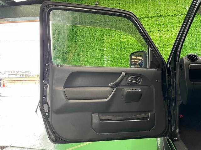 ジムニー クロスアドベンチャーＸＣ　パートタイム４ＷＤ　ターボチャージャー　ＦＭ／ＡＭラジオ　ＣＤ再生可　フォグランプ　キーレスエントリー　ハーフレザーシート　シートヒータ　純１６アルミ　電格ミラー　Ａ／Ｃ　本革ステア　禁煙　１オーナー（51枚目）