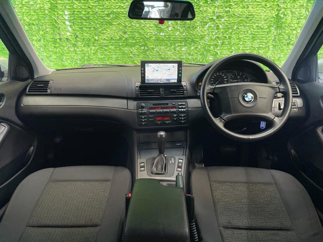 ３シリーズ ３２０ｉ　ＤＶＤナビ　ＥＴＣ　ＣＤ・ＤＶＤ再生可　キーレスエントリー　Ｆ・Ｒフォグランプ　ダイナミック・スタビリティ・コントロール　パワーシート　オートエアコン　コーナーポール　純正１６アルミ　本革ステア　禁煙（2枚目）