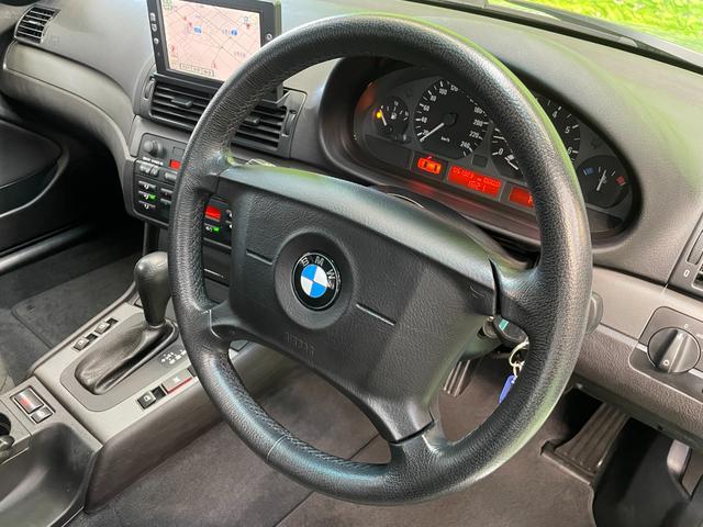 ３シリーズ ３２０ｉ　ＤＶＤナビ　ＥＴＣ　ＣＤ・ＤＶＤ再生可　キーレスエントリー　Ｆ・Ｒフォグランプ　ダイナミック・スタビリティ・コントロール　パワーシート　オートエアコン　コーナーポール　純正１６アルミ　本革ステア　禁煙（32枚目）