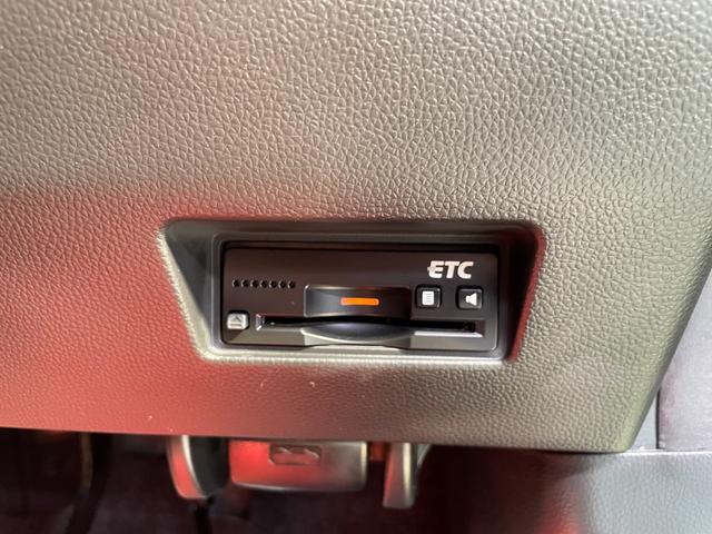 スイフトスポーツ ベースグレード　１０型メモリーナビ　フルセグ　ターボチャージャー　ＥＴＣ　ブルートゥース　ＣＤ・ＤＶＤ再生可能　オートクルーズ　オートライト　ＬＥＤヘッド　運転席ヒーター　純正アルミ　社外エアロ　オートエアコン　禁煙（40枚目）