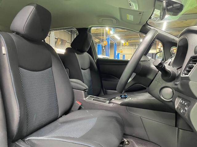 ★徹底した外装クリーニング★エンジンルームの徹底クリーニング　細かい隙間の汚れも歯ブラシを使い徹底クリーニング　ドアの内側も徹底クリーニング