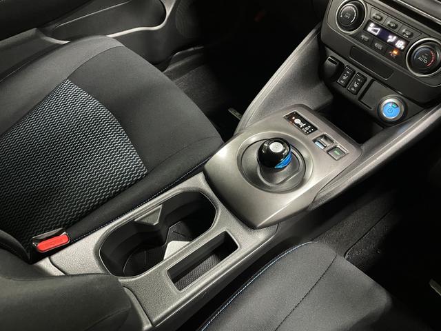 ★徹底した内装クリーニング★リンスクリーナーによるシート丸ごとクリーニング　強力エアーを使いシートの奥のホコリもたたきだします。　室内を徹底に除菌します。