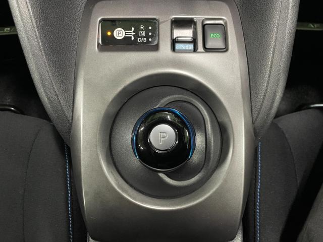 ★徹底した外装クリーニング★エンジンルームの徹底クリーニング　細かい隙間の汚れも歯ブラシを使い徹底クリーニング　ドアの内側も徹底クリーニング