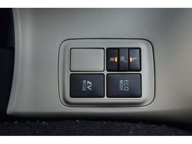 アクア Ｓ　ユーザー様仕入・ハイブリッド車・ヘッドライトウォッシャー・運転席助手席シートヒーター・Ｐスターター・スマートキー・純正メモリーナビ・ＬＥＤライト・社外１５インチ・カラーレーンガイド付きＢモニター（5枚目）