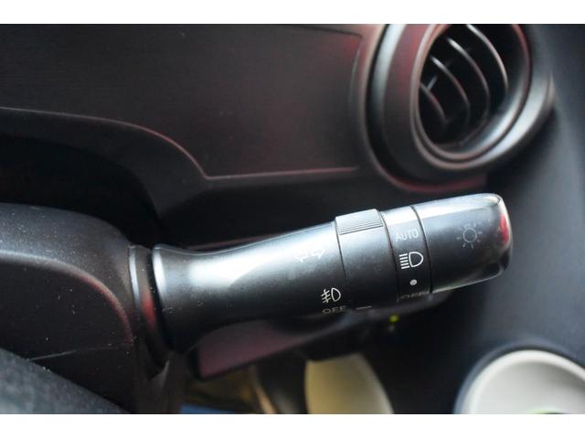 アクア Ｓ　ユーザー様仕入・ハイブリッド車・ヘッドライトウォッシャー・運転席助手席シートヒーター・Ｐスターター・スマートキー・純正メモリーナビ・ＬＥＤライト・社外１５インチ・カラーレーンガイド付きＢモニター（6枚目）