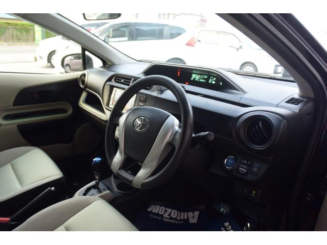 アクア Ｓ　ユーザー様仕入・ハイブリッド車・ヘッドライトウォッシャー・運転席助手席シートヒーター・Ｐスターター・スマートキー・純正メモリーナビ・ＬＥＤライト・社外１５インチ・カラーレーンガイド付きＢモニター（8枚目）