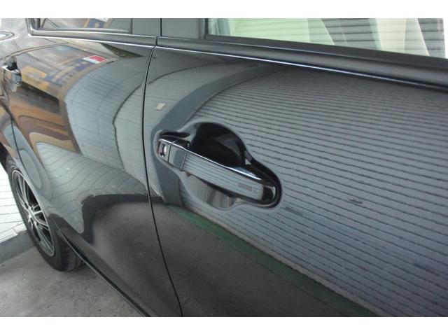 アクア Ｓ　ユーザー様仕入・ハイブリッド車・ヘッドライトウォッシャー・運転席助手席シートヒーター・Ｐスターター・スマートキー・純正メモリーナビ・ＬＥＤライト・社外１５インチ・カラーレーンガイド付きＢモニター（11枚目）