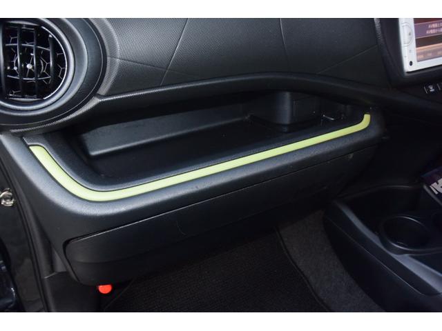 アクア Ｓ　ユーザー様仕入・ハイブリッド車・ヘッドライトウォッシャー・運転席助手席シートヒーター・Ｐスターター・スマートキー・純正メモリーナビ・ＬＥＤライト・社外１５インチ・カラーレーンガイド付きＢモニター（14枚目）