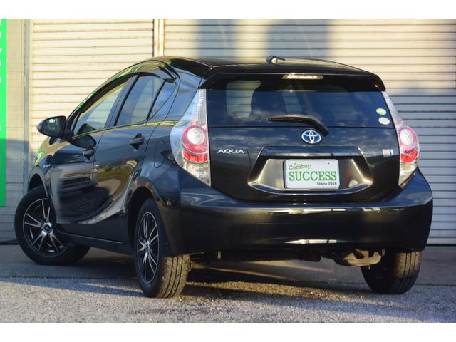 アクア Ｓ　ユーザー様仕入・ハイブリッド車・ヘッドライトウォッシャー・運転席助手席シートヒーター・Ｐスターター・スマートキー・純正メモリーナビ・ＬＥＤライト・社外１５インチ・カラーレーンガイド付きＢモニター（15枚目）