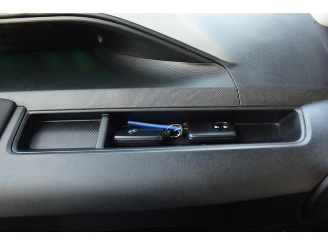 アクア Ｓ　ユーザー様仕入・ハイブリッド車・ヘッドライトウォッシャー・運転席助手席シートヒーター・Ｐスターター・スマートキー・純正メモリーナビ・ＬＥＤライト・社外１５インチ・カラーレーンガイド付きＢモニター（23枚目）