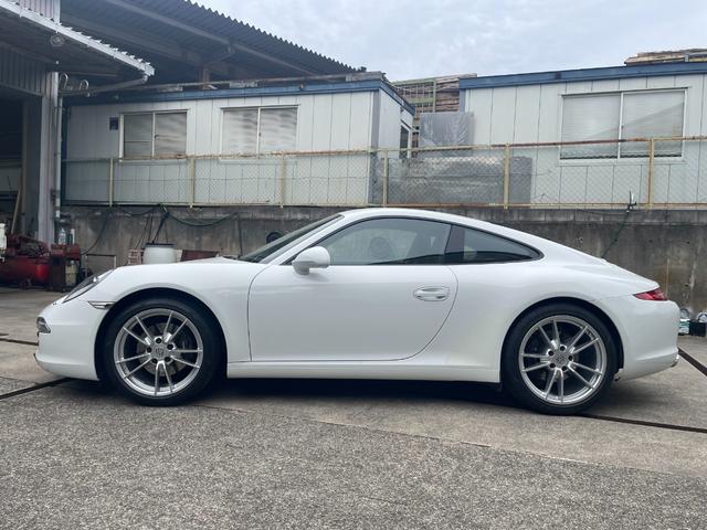 ９１１ ９１１カレラ　ディーラー車　４本出しスポーツエキゾーストマフラー　Ｂｌｕｅｔｏｏｔｈフルセグ地デジナビ　バックカメラ　ＥＴＣ　２０インチアルミホイール　ＬＥＤポジション　パドルシフト　シートクーラー　シートヒーター（4枚目）