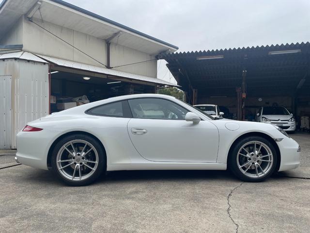 ９１１ ９１１カレラ　ディーラー車　４本出しスポーツエキゾーストマフラー　Ｂｌｕｅｔｏｏｔｈフルセグ地デジナビ　バックカメラ　ＥＴＣ　２０インチアルミホイール　ＬＥＤポジション　パドルシフト　シートクーラー　シートヒーター（8枚目）