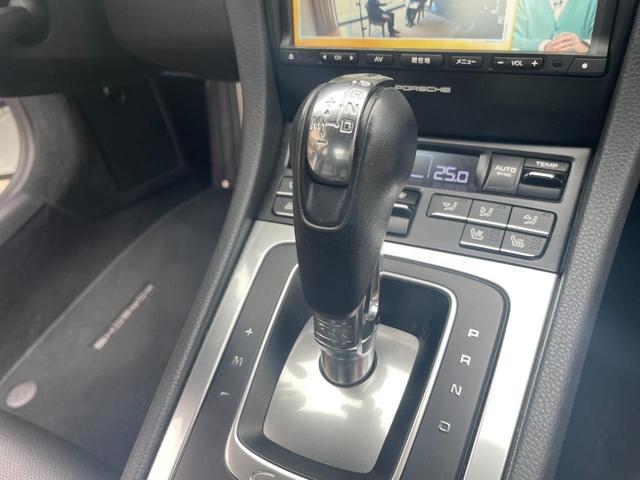 ９１１ ９１１カレラ　ディーラー車　４本出しスポーツエキゾーストマフラー　Ｂｌｕｅｔｏｏｔｈフルセグ地デジナビ　バックカメラ　ＥＴＣ　２０インチアルミホイール　ＬＥＤポジション　パドルシフト　シートクーラー　シートヒーター（24枚目）